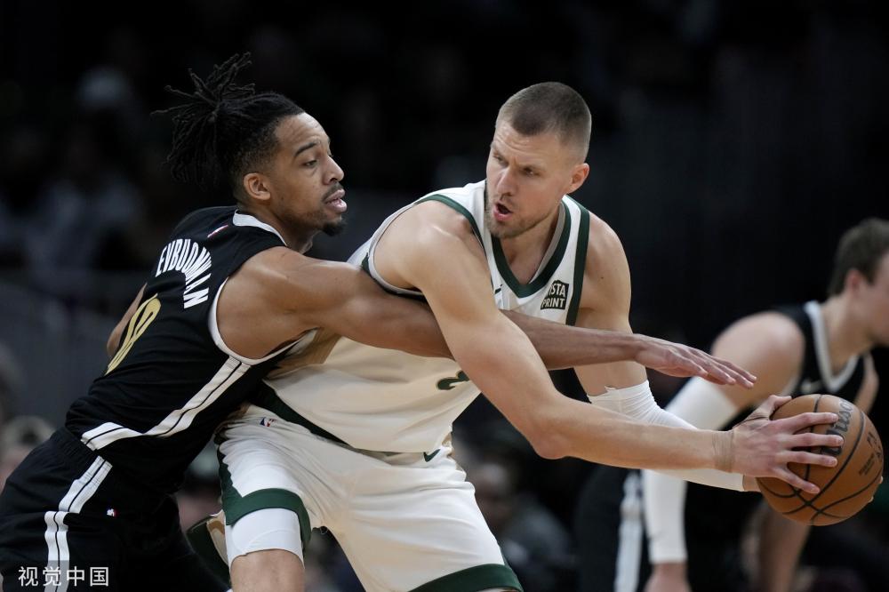 她对社区的 她对社区的